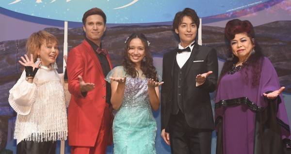 豊原江理佳、木村昴らと『リトル・マーメイド』の名曲熱唱　ペンライトに感激「海みたい」