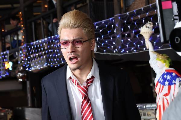 森本慎太郎、サングラス＋髭の老け顔高校生姿! 岸優太＆恒松祐里は初々しいシーン