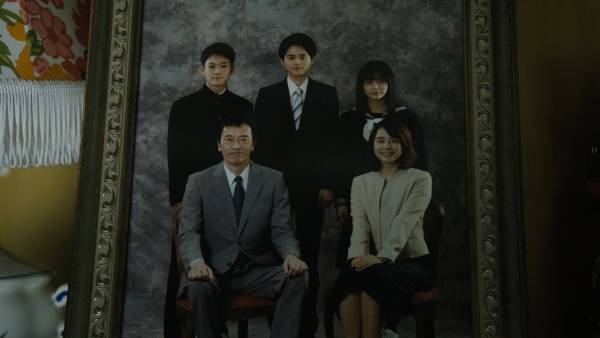 遠藤憲一＆石田ゆり子、“息子”鈴鹿央士の無事を祈る両親を熱演 『THE DAYS』本編映像公開