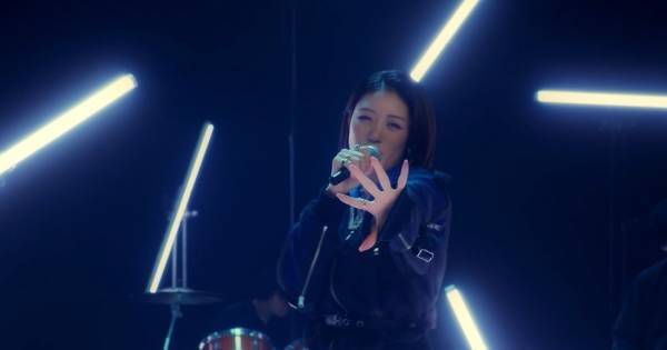 王林、ガールズバンドで力強く熱唱　アドリブの振り付け&パフォーマンス