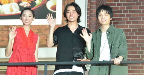 山崎賢人ら『キングダム』キャスト登場で新宿騒然! 1,500人歓声、通りすがりの人も驚く