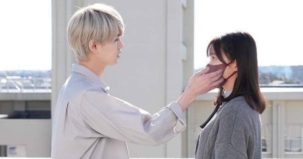 白岩瑠姫(青磁)、久間田琳加(茜)に手を添え…『夜きみ』恋が始まるカット4点
