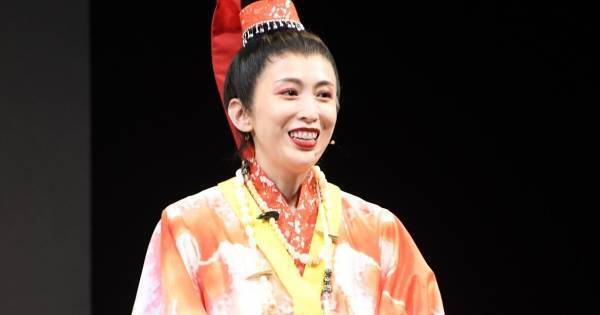 雛形あきこ、豪華絢爛衣装から衝撃ビジュアルに変化!? 「お子さんたちに衝撃を与える」