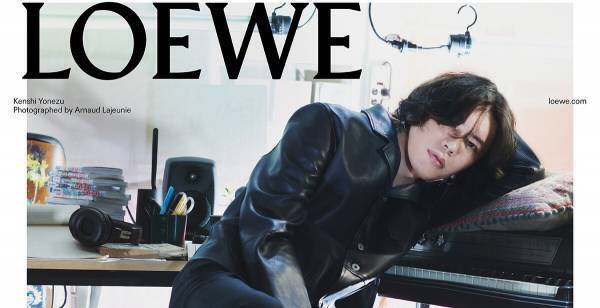 米津玄師、LOEWE(ロエベ)のコレクションに登場　“天使の羽”まとったルックも公開