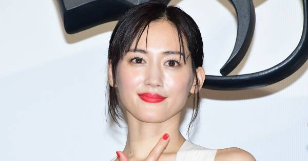綾瀬はるか、美背中あらわな純白衣装で魅了　主演作に自信「やりきった感覚ある」