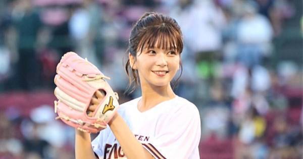 AAA宇野実彩子、ヘソチラ&ショーパンで美脚投球　始球式は“85点”「悔しい」
