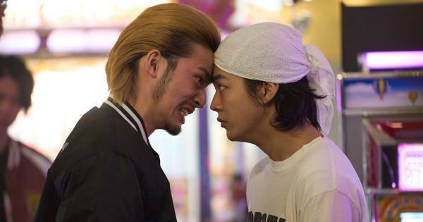 倉悠貴と水上恒司が一触即発? 額をくっつけ睨み合い『OUT』場面写真