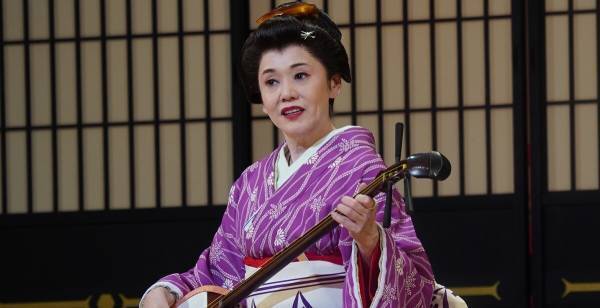 大竹しのぶ、主演舞台で三味線披露　共演者から“怖い”タレコミも飛び出す!?
