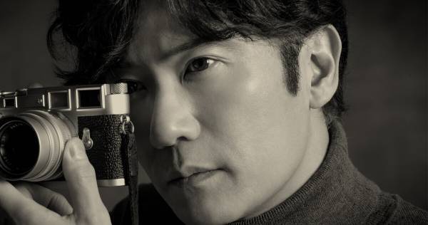 稲垣吾郎の表情にさまざまな思いが…主演舞台『多重露光』チラシビジュアル公開