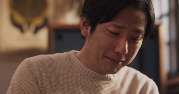 二宮和也＆波瑠、それぞれの思いを抱えて涙　映画『アナログ』場面写真
