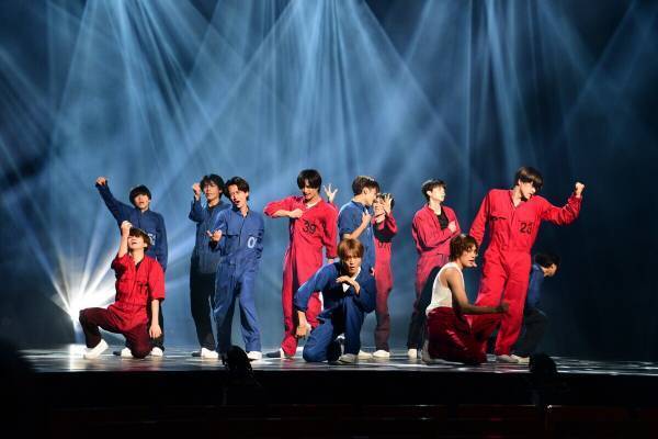 美 少年、戦争の悲劇も描く『少年たち』開幕　新曲「Flicky」は岩本照が振り付け