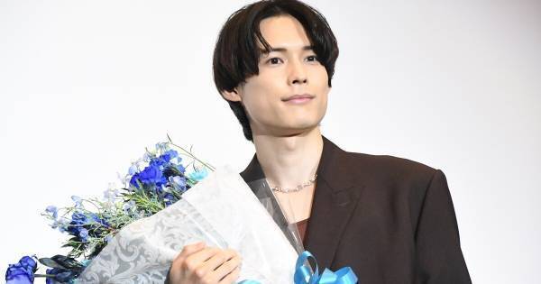 松村北斗、美しすぎて岩井俊二監督を動揺させる「服を脱いだらまた…」