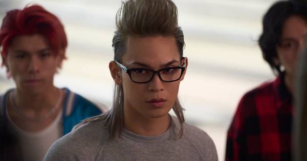 JO1 與那城奨、木刀を構えて牽制　一触即発の雰囲気に緊張感漂う『OUT』本編映像