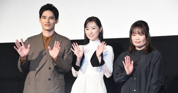 福原遥&水上恒司、サプライズ登場で会場歓喜　観客の反応に安心「やっと届けられた」