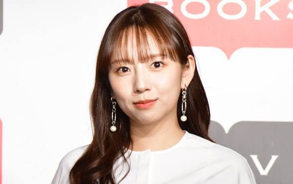 元乃木坂46の新内眞衣、ラグジュアリーを意識「肌が出るのが多かった」