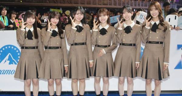日向坂46、ブルーカーペットに親近感「私たちのグループカラーが空色なので」