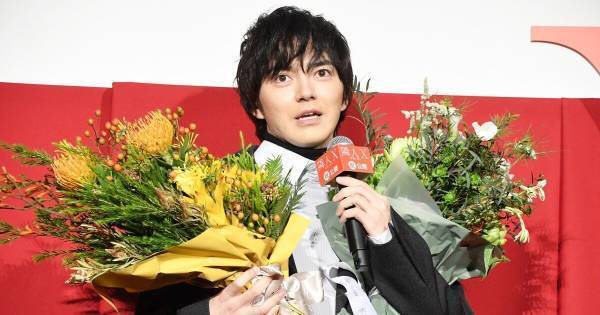 林遣都、上野樹里からのバースデーサプライズで花に埋もれる　33歳の抱負も明かす
