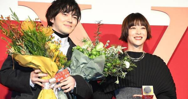 上野樹里、林遣都に舞台裏の姿を明かされ照れた表情「丸裸にされた気が…」