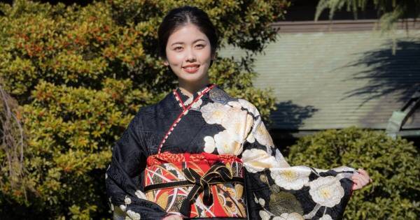 小芝風花、艶やかな着物姿を披露　2023年は「本当に怒涛の一年でした」