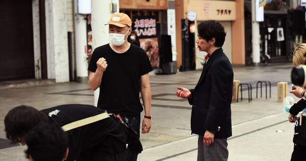 山田涼介、口元と拳を血で染めたメイキングカット　アクションシーンのために格闘技を習得