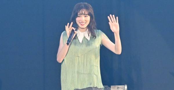 永野芽郁、ショーパンで美脚披露　主演月9をPR「第2話は早くも私の味覚が…」