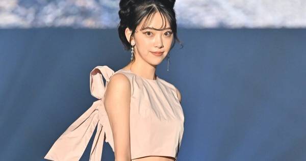 堀未央奈、ほっそりウエスト＆二の腕披露　春らしい衣装でランウェイ