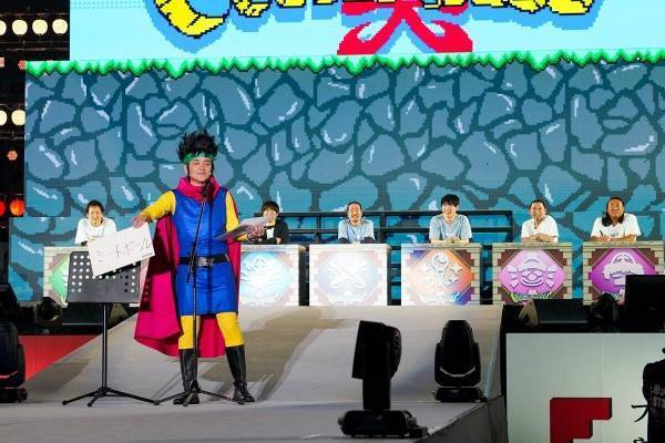 千鳥ノブ、「華大どんたく」で勇者姿を披露「恥ずかしくて死にそうです」