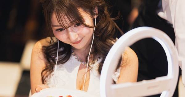 胸元開いたセクシードレス姿のライバーも　17LIVEリアルイベントを制したのは…