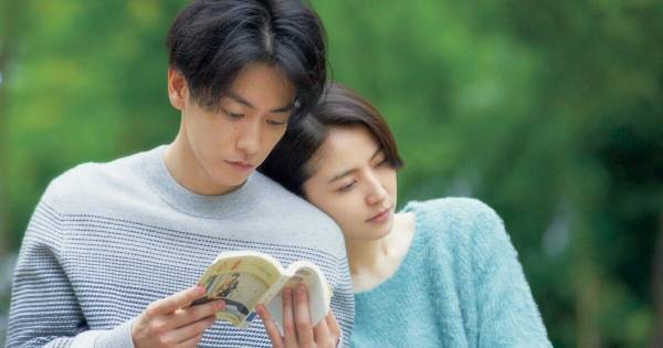 佐藤健&長澤まさみが寄り添い合い、森七菜は絶景の中で一人佇む　『四月になれば彼女は』