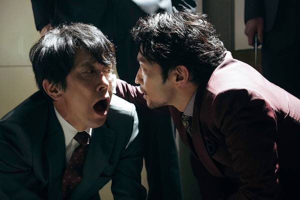 津田健次郎、佐々木蔵之介の目をナイフで…『マイホームヒーロー』狂気の初対面映像