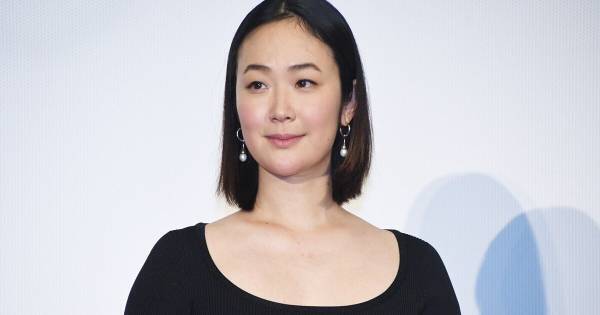 黒木華、デコルテ輝くシックな大人衣装で魅了　“息子”羽村仁成からの言葉にほっこり