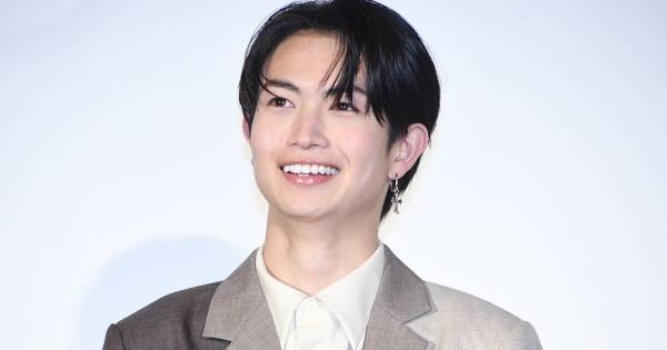 綱啓永、“仲良し”宮世琉弥の匂わせ発言にツッコミ　壇上で終始イチャイチャ　