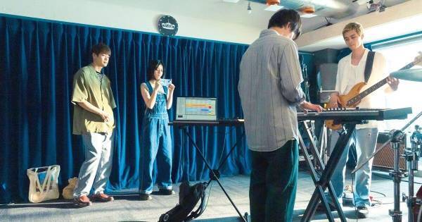 JO1 川西拓実が音楽を奏で、桜田ひよりが見守る 『バジーノイズ』場面写真