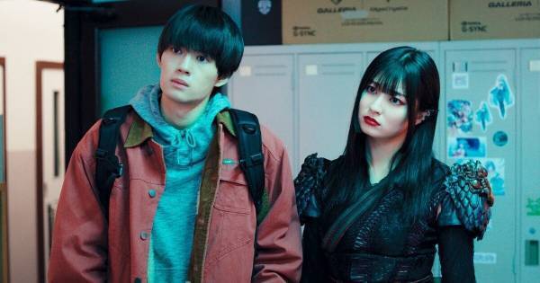 ハチ(佐野勇斗)、イジー(吉川愛)との初々しいデート 『僕の愛しい妖怪ガールフレンド』