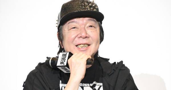 古田新太、“娘”久保史緒里&山本千尋にメロメロ　3人でディズニー満喫