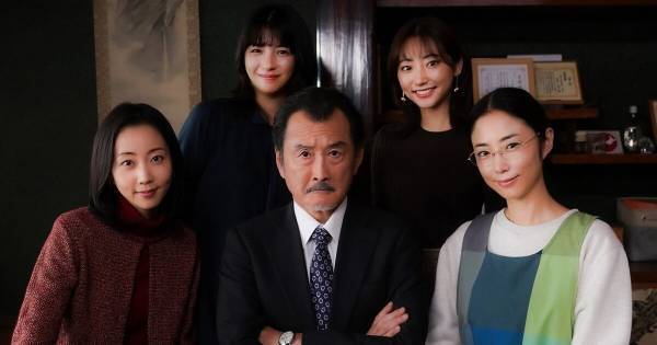 吉田鋼太郎、腹巻&ステテコ姿で爆走　映画『おいハンサム‼』本編映像初解禁