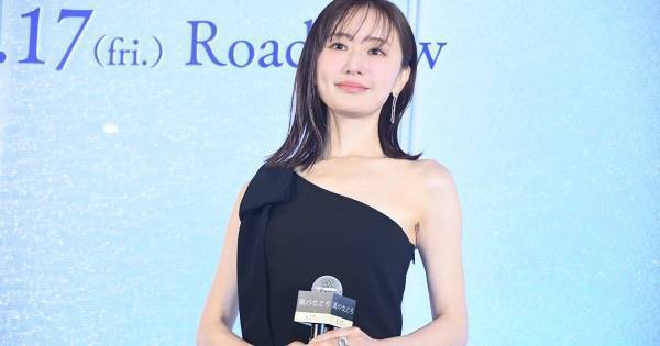 松本まりか、美肌あらわな肩出しドレスで魅了　福士蒼汰&監督の告白に衝撃「なんですって!?」