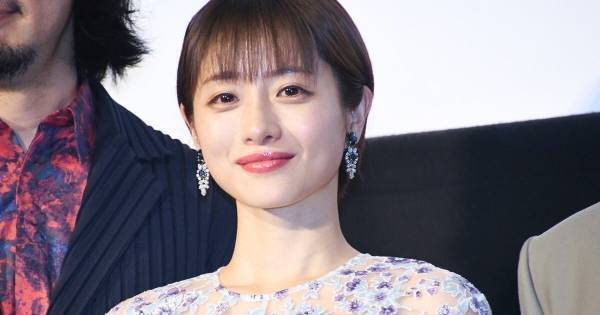 石原さとみ、「髪の毛を痛ませる方法」美容師に相談しボディソープで洗髪