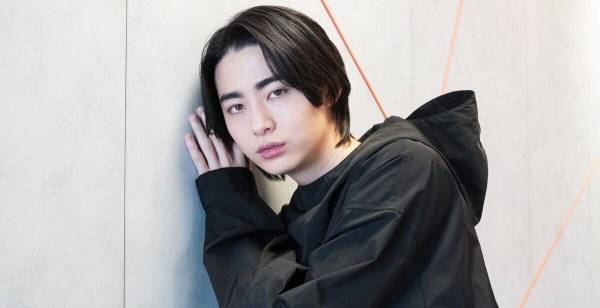 豊田裕大、吉田鋼太郎手掛ける『ハムレット』で初舞台　過去作見て猛勉強「食らいついていきたい」