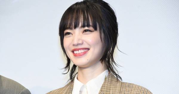小松菜奈、第1子出産発表後、初の公の場　変わらぬ美貌で観客を魅了