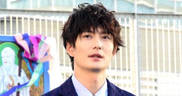 岡田将生、顔田顔彦の“マジック”動画を公開　「すごすぎ」「プロ」驚きの声続々