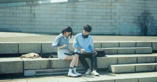 JO1 川西拓実、桜田ひよりのまっすぐさに心打たれ…『バジーノイズ』新映像