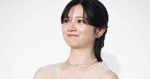 桜田ひより、涙で一時降壇を男性陣が連携プレーで守る　川西拓実「写真撮らないで!」