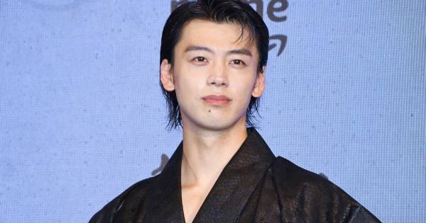 竹内涼真、自前の黒い着物で凛々しい姿　『龍が如く』実写化に手応え「命をかけて挑んだ」