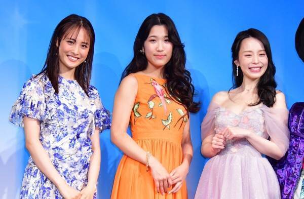 大友花恋、大好きなキャラクターとの写真撮影に興奮「誰かデータください!｣