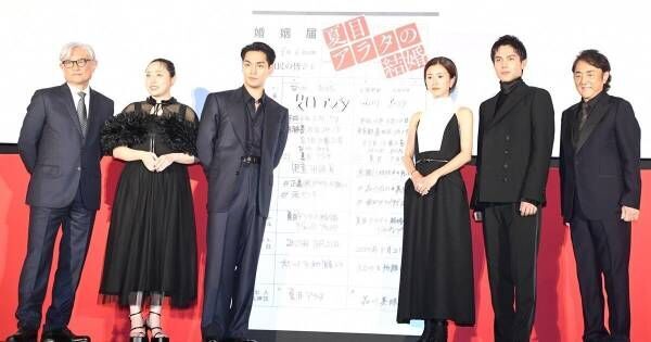 柳楽優弥&amp;黒島結菜、壇上で“巨大婚姻届”にサイン　久々の共演も互いに信頼感