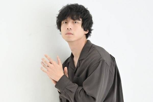 坂口健太郎、4度目共演・有村架純との作品作りを語る「架純ちゃんと一緒にやるときは…」