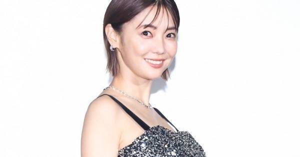 倉科カナ、デコルテ&美背中あらわなドレス姿　1人2役の特殊な撮影で「2倍の苦労が…」