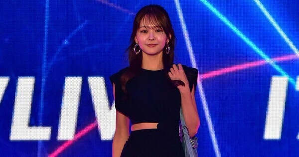 オーディションを勝ち抜いた10人のライバーが旬なデニムコーデで堂々ランウェイ