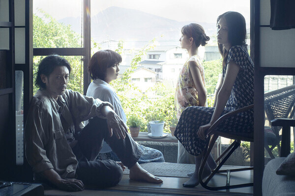 オダギリジョー主演の映画『夏の砂の上』の特別映像3本が公開